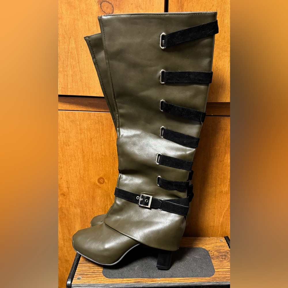 No name brand size 9 olive green pull on knee high boots with heel. Brand New